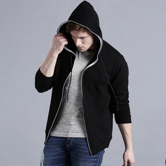 https://www.wayedge.in/products/men-black-solid-hooded-sweatshirt