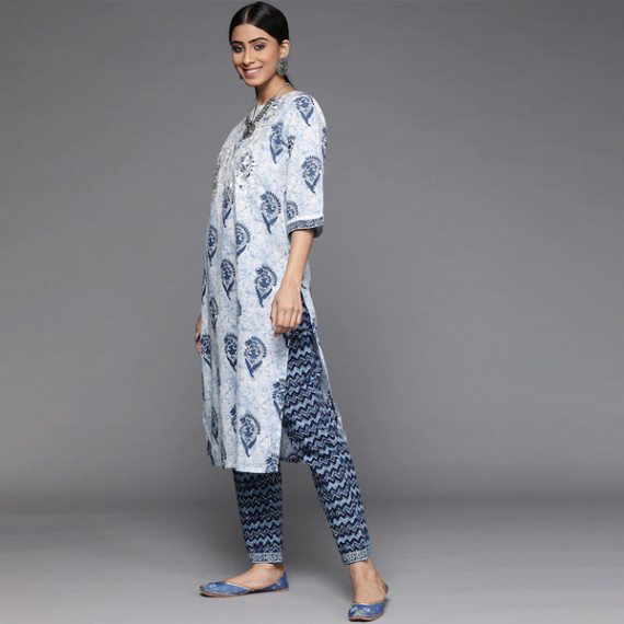 https://www.wayedge.in/products/women-white-paisley-motifs-printed-pure-cotton-kurta-with-trousers-with-dupatta