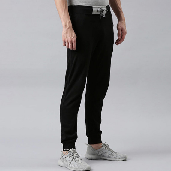 https://www.wayedge.in/products/men-black-solid-organic-cotton-track-pants