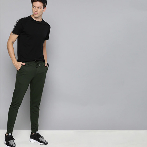 https://www.wayedge.in/products/men-olive-green-straight-fit-solid-track-pants