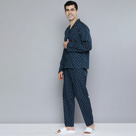 https://www.wayedge.in/products/men-navy-blue-white-printed-pure-cotton-night-suit