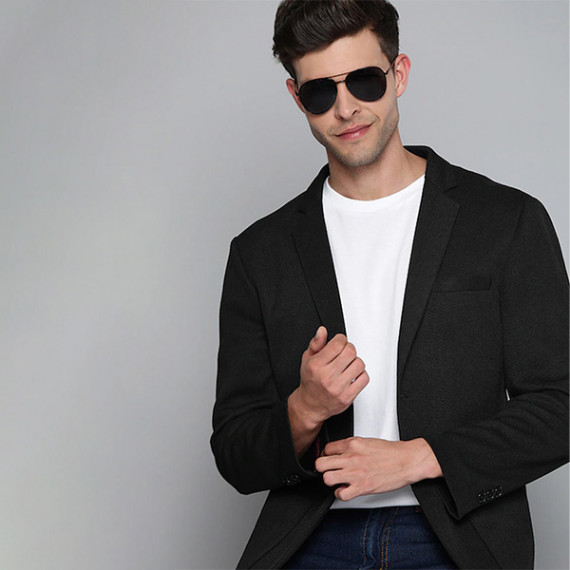 https://www.wayedge.in/products/men-black-textured-regular-fit-single-breasted-blazer