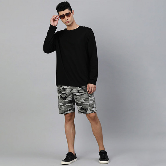 https://www.wayedge.in/products/men-charcoal-grey-camouflage-printed-pure-cotton-cargo-shorts