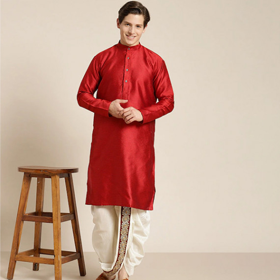 https://www.wayedge.in/products/mens-cream-coloured-pure-cotton-double-layer-dhoti-gold-zari-border